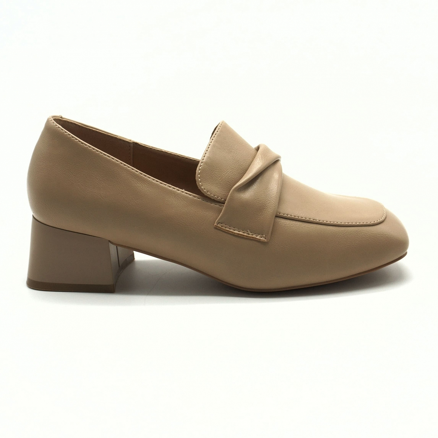  Лоферы из искусственной кожи бежевого цвета 455д0